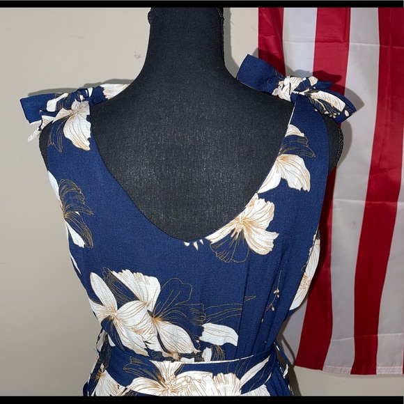 Belongsci Romper NEVER WORN - Picture 9 of 11